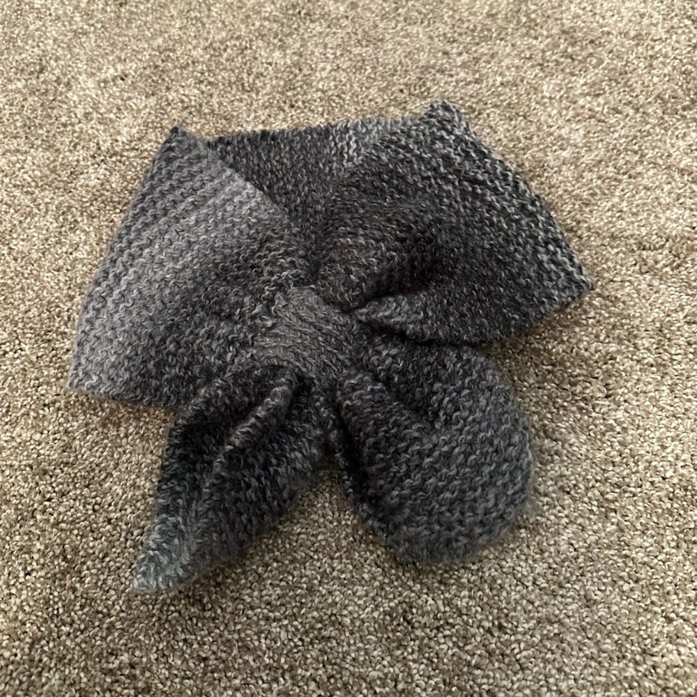 Cozy Gray Knit Bow Scarf
